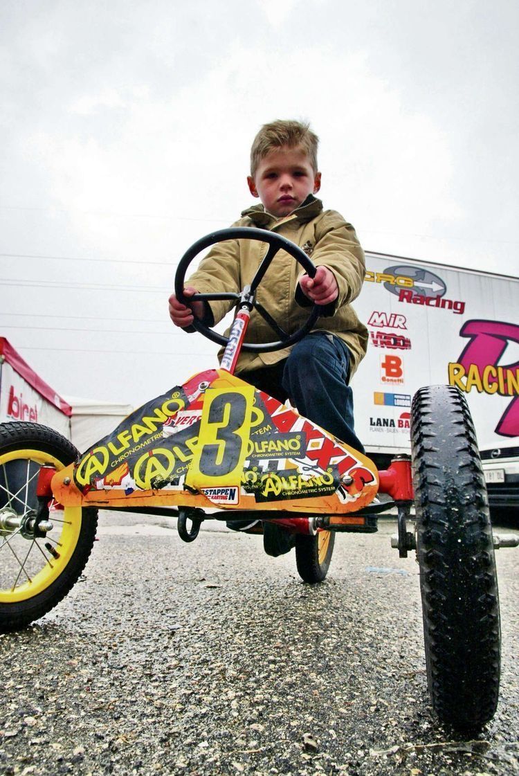 yoshii | ヨシ tweet media