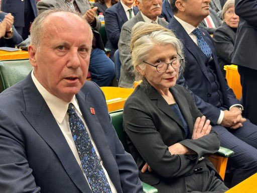 bayer_merve's tweet photo. Tozu dumana katarlar diye yorumladım.
Hoş geldin Emine Ülker Tarhan ☺️ https://t.co/KbnvkgNnE2