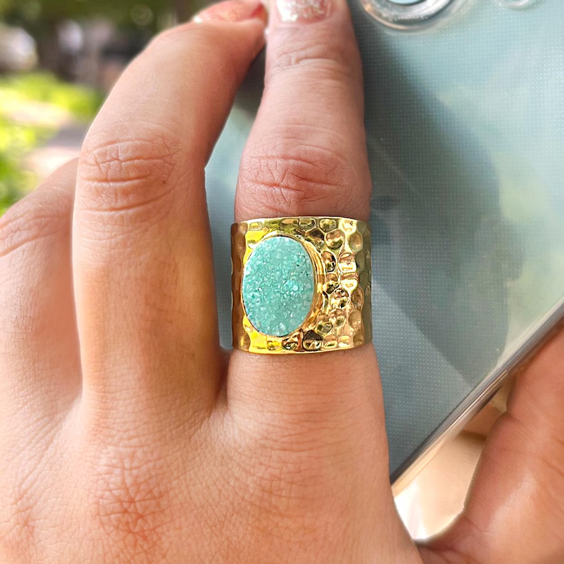 guntaasjewels's tweet photo. Light Green Druzy Ring, Hammered Texture Adjustable Cuff Jewelry, Wide Band Boho Ring Gift
https://t.co/6Br5jmvCNm
#CuffRing #DruzyRing https://t.co/NwjdV3yE64