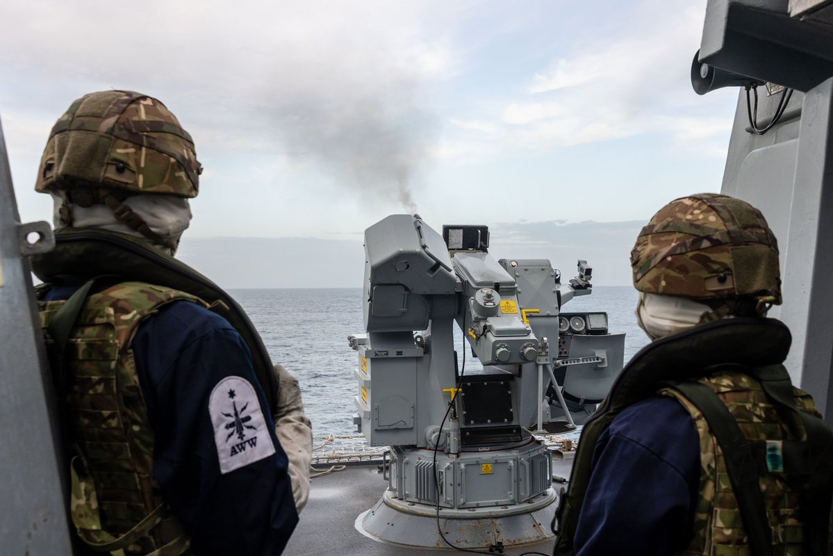 Royal Navy tweet media