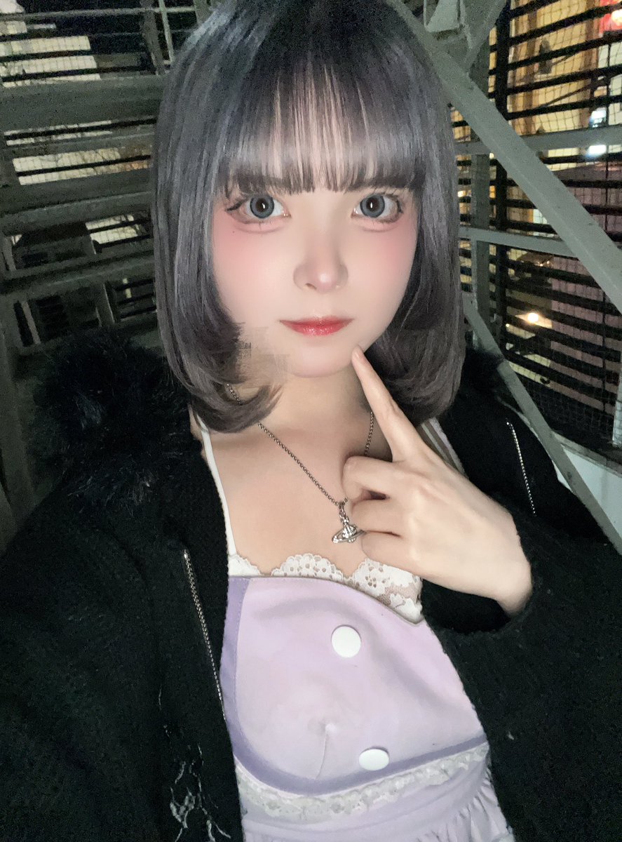 20～3
写真だと紫に見えないඉ_ඉ