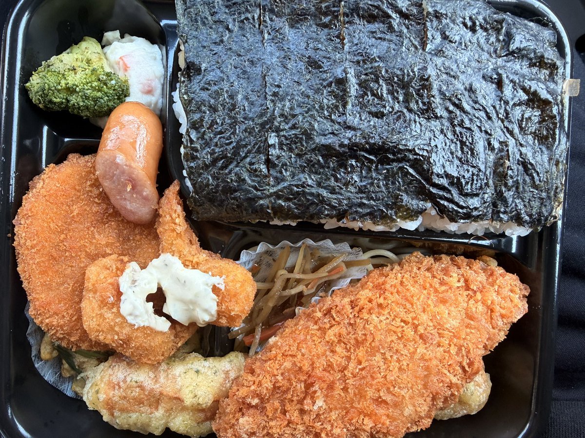 ストラッサー起一 tweet media