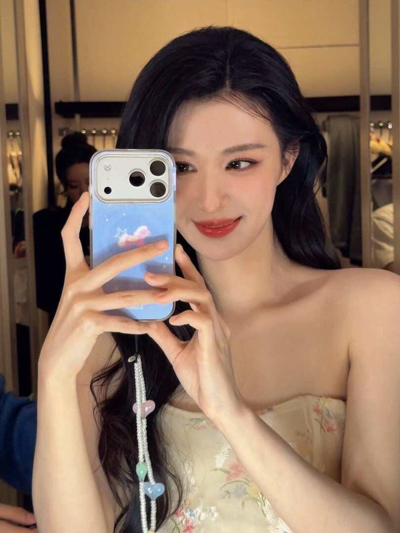 selfolssi ♤ tweet media