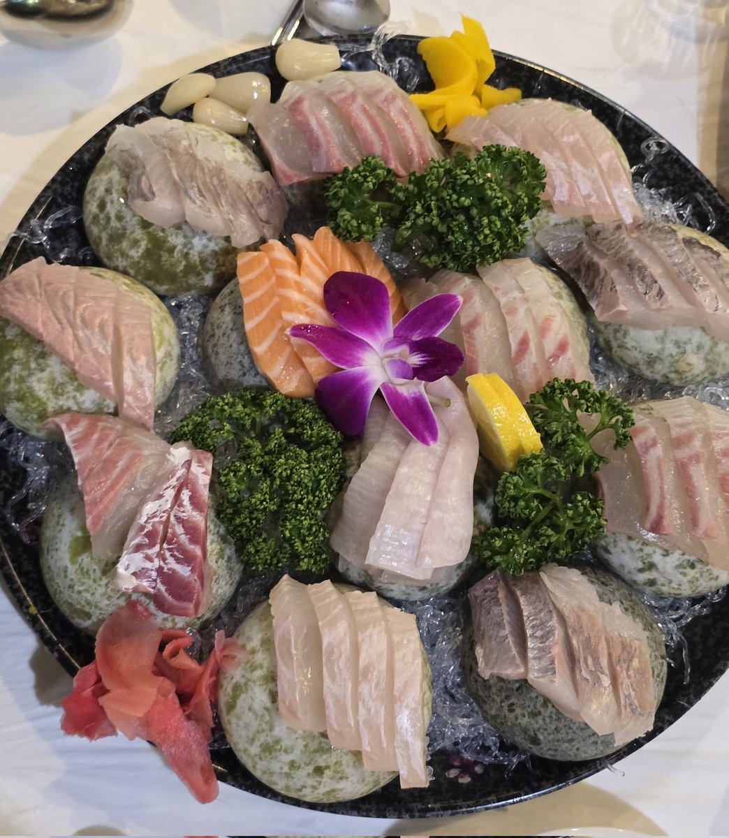 빛나 RAFIK tweet media