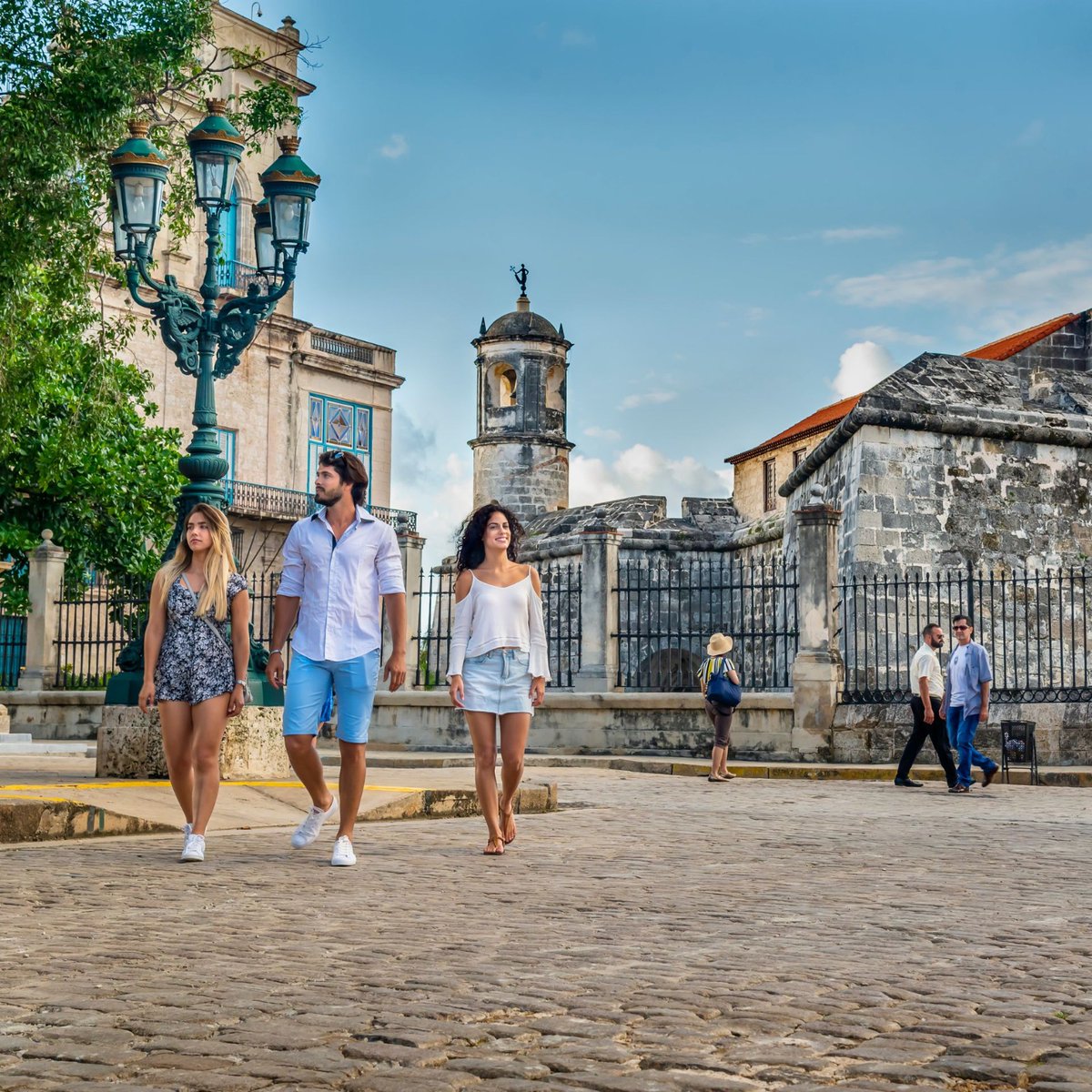 TurismoCubaRoma's tweet image. Scopri 3 delle piazze più iconiche dell’Avana 🇨🇺
📍 Plaza de la Catedral: storia e fascino barocco
📍 Plaza Vieja: vivace e colorata
📍 Plaza de Armas: tra verde e architettura coloniale
Tre luoghi pieni di carattere. Da quale iniziamo?
#Cuba #CubaTravel #Avana #Viaggi