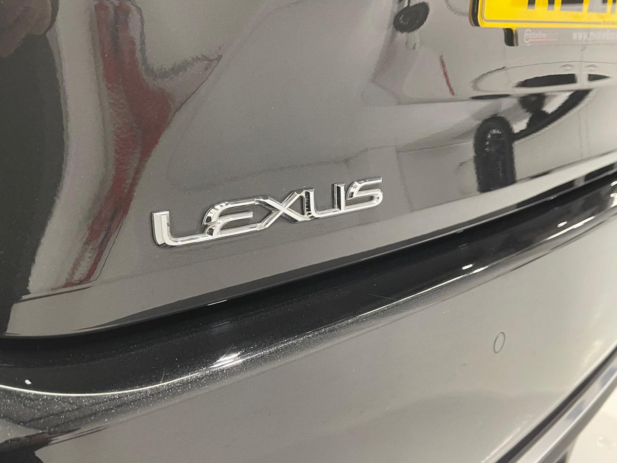 motorlinedirect's tweet image. Lexus RX 450h in black 
Interior Features: black leather, heated &amp;amp; cooling front   seats, sat nav system 
Exterior Features: head up display, panoramic sunroof, reverse camera
🚗 @LexusUK 
💻 motorlinedirect.co.uk/used-lexus-rx-…
#LexusRX #MotorlineDirect