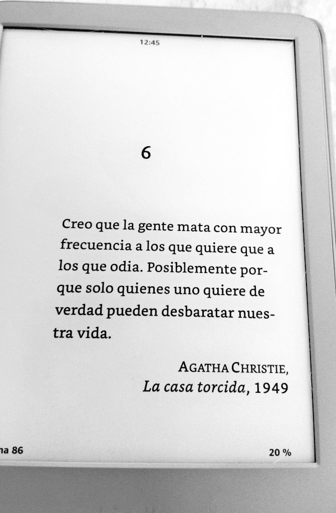 Librería tweet media