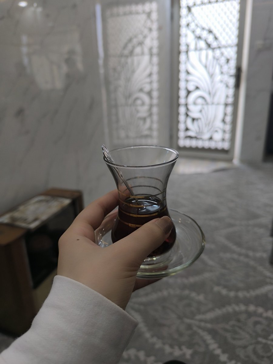 مهندسة نفط و كهربائي وحاسبات ومعماري مدني ديكور. tweet media