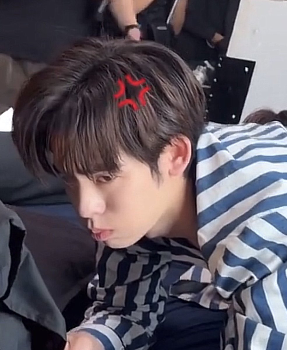 ɴᴀᴠʏ tweet media