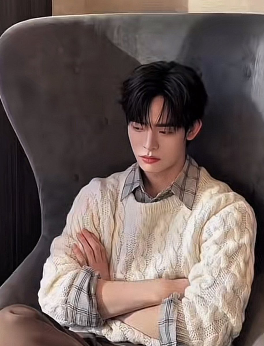 ɴᴀᴠʏ tweet media