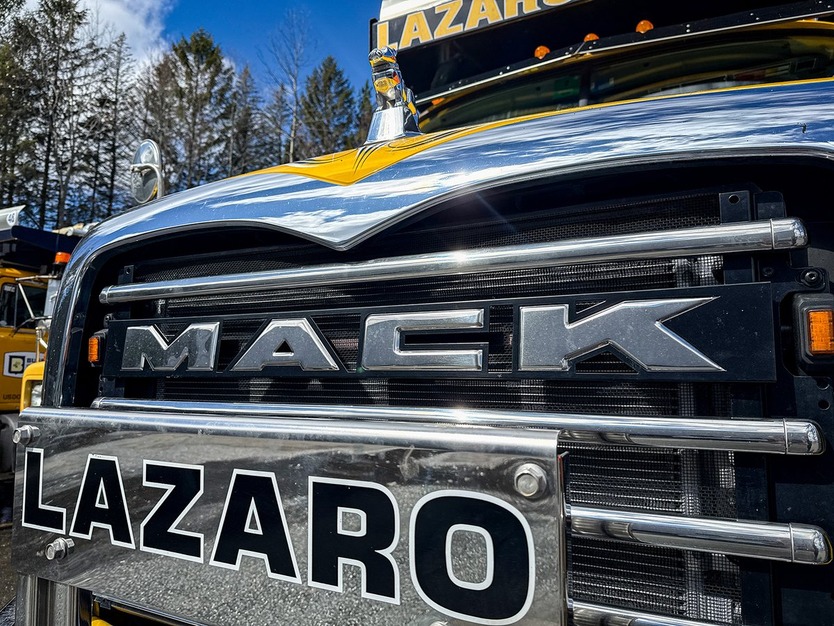 BallardTrucks's tweet photo. A Lazaro workhorse you can’t miss. 💪

@MackTrucks #LazaroPaving #MackTrucks #HeavyDutyTrucks #DumpTrucks #Paving #Construction #Massachusetts https://t.co/SgWFDVEvaO