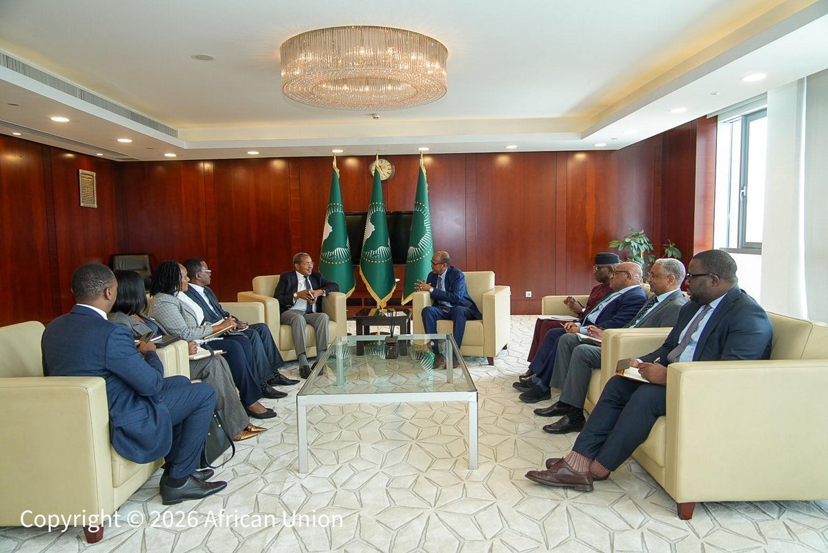 _AfricanUnion's tweet image. The Chairperson of the AU Commission, H.E. Mahmoud Ali Youssouf, this morning received H.E. @jmkikwete, former President of the United Republic of #Tanzania.

The meeting focused on evolving regional dynamics, with particular emphasis on the situation in the Horn of Africa. The