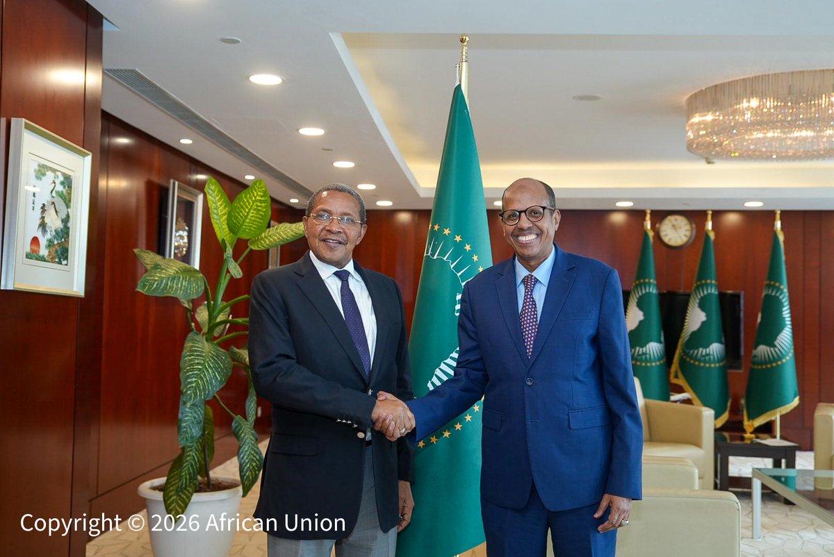 _AfricanUnion's tweet image. The Chairperson of the AU Commission, H.E. Mahmoud Ali Youssouf, this morning received H.E. @jmkikwete, former President of the United Republic of #Tanzania.

The meeting focused on evolving regional dynamics, with particular emphasis on the situation in the Horn of Africa. The