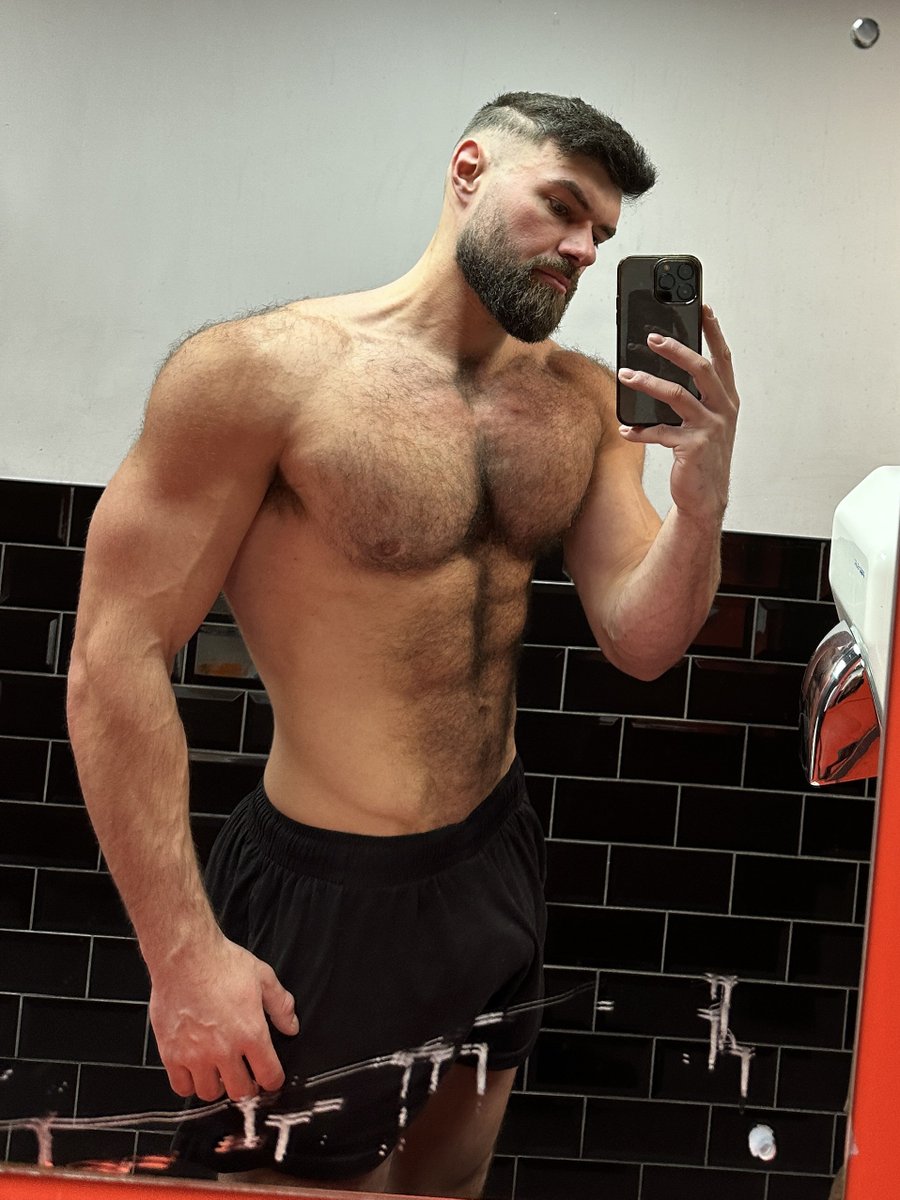 CHRISBSFW tweet media