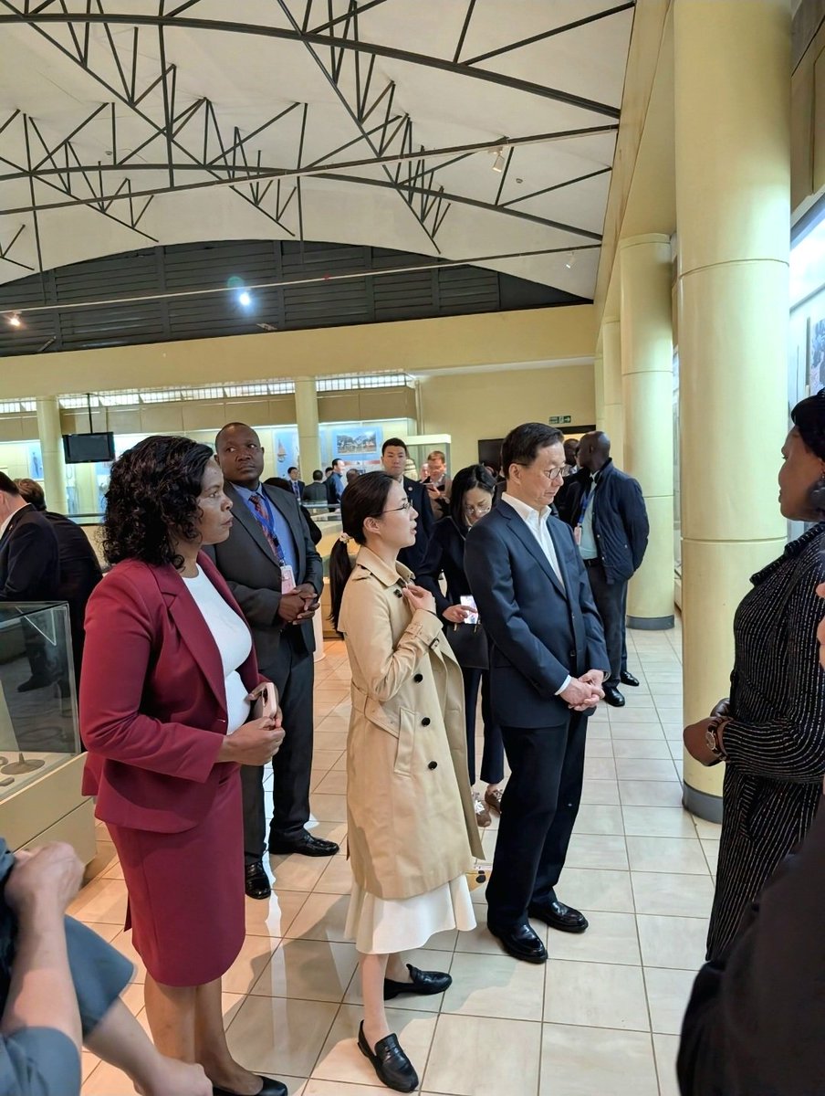 The National Museums of Kenya was honoured to host H.E. Han Zheng, Vice President of the People’s Republic of China, during his state visit to Kenya.

He was received by our Director General, Prof. Mary Gikungu, who led him on a tour of the museum. 
#CulturalHeritage
1/2