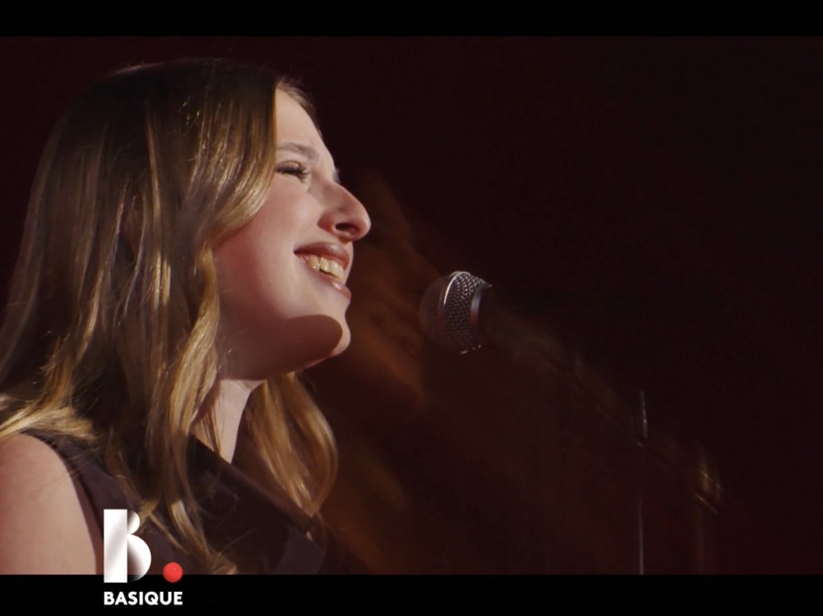 HeleBlly24FAN's tweet image. Tellement belle et authentique. Pleine de talents j'adore 🤍✨👑
#HelenaBailly #hele #basique