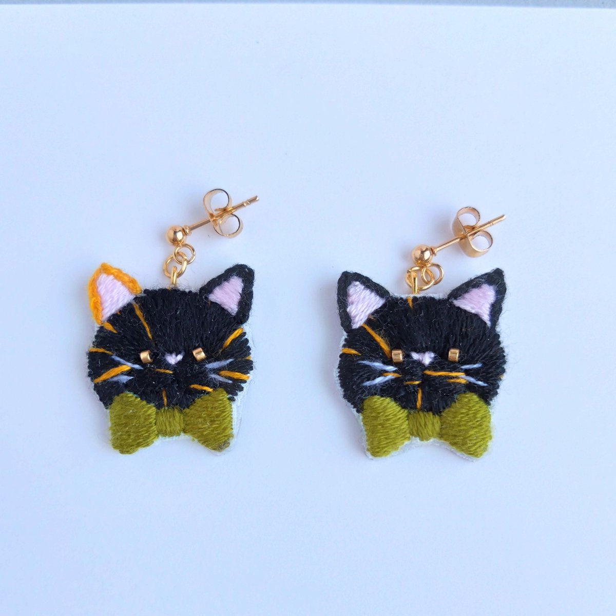 Pisica【ピシカ】猫モチーフの手刺繍アクセサリー tweet media