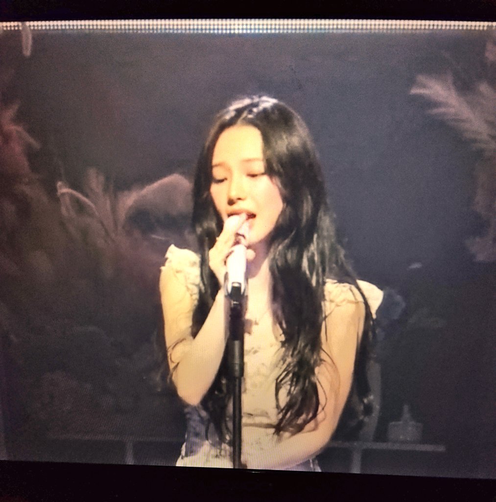 Fianaxiee's tweet image. Karina singing Sparkle from Kimi No Nawa  (Your Name) OST 

My favorite anime from Makoto Shinkai🥺🥺🥺😍😍😍

KARINA MEMORY BOX

#KARINA_BDAY_PARTY