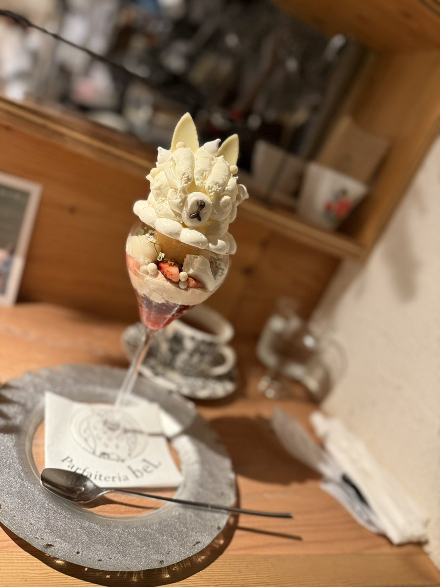 DaiKing_boy's tweet photo. ナカノヒトゲノム思い出すパッフェ🍨 https://t.co/cdTou2mXo9
