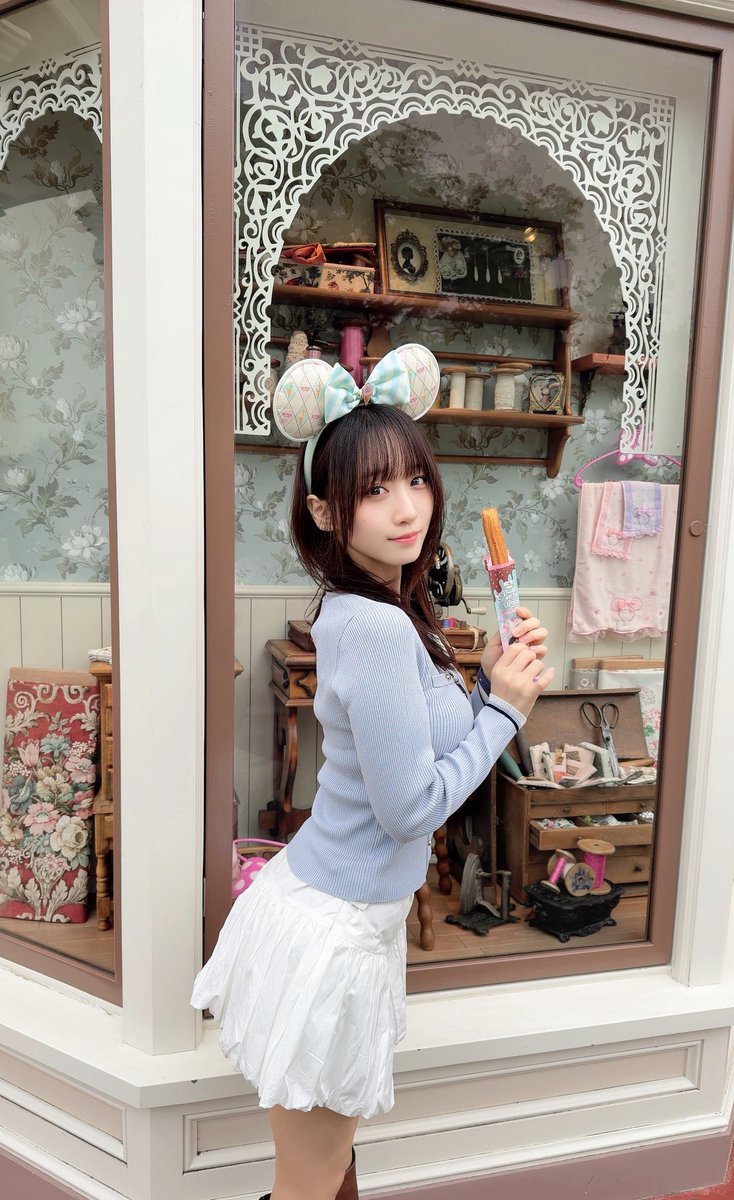 iorimoe_five's tweet photo. ささらちゃん、ゆのしーちゃん、しぬこちゃんとディズニーランドに行ってきたよ〜！🏰✨
朝から閉園まで、ずーーーーっと遊んではお喋りをたくさんして楽しかった…🥳✨
とっても楽しくて、まったりしてていいお休みの日だったよ👏🏻👏🏻
またみんなでディズニーシーとかお茶したいな！☺️🫖 https://t.co/mDMl26HhLW