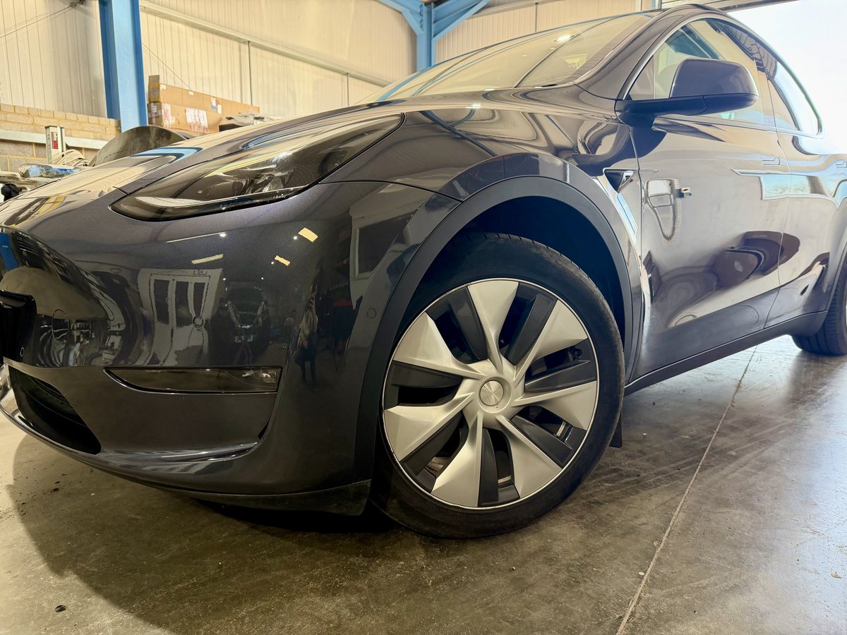 lsj_info's tweet photo. Before, during and after of a Tesla with a scuff on the front bumper and rear door #tesla #grey #bumperscuff #carbodyrepair  #electriccar https://t.co/XKYPwawUBv