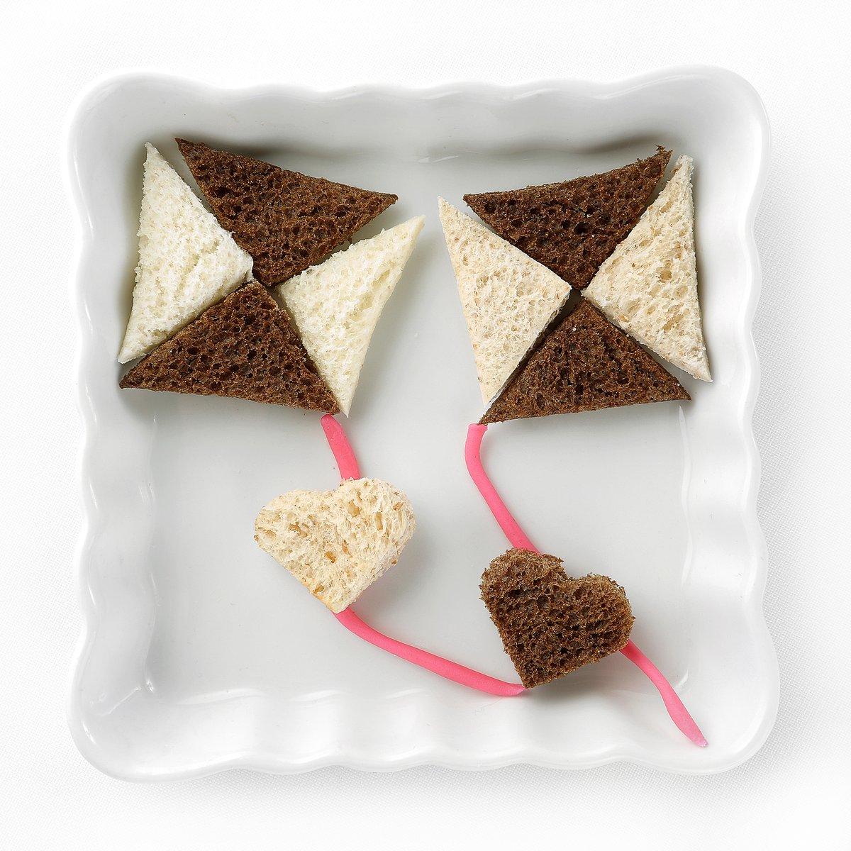 funbites's tweet image. Making mealtime FUN.  Picky eaters can’t resist! Turning everyday food into bite-sized shapes. More smiles, less mealtime stress. #FunBites #MomHack #PickyEaters #KidsFoodIdeas #HealthyKids #LunchIdeas #FoodFun #ParentingTips amzn.to/43tAWIm