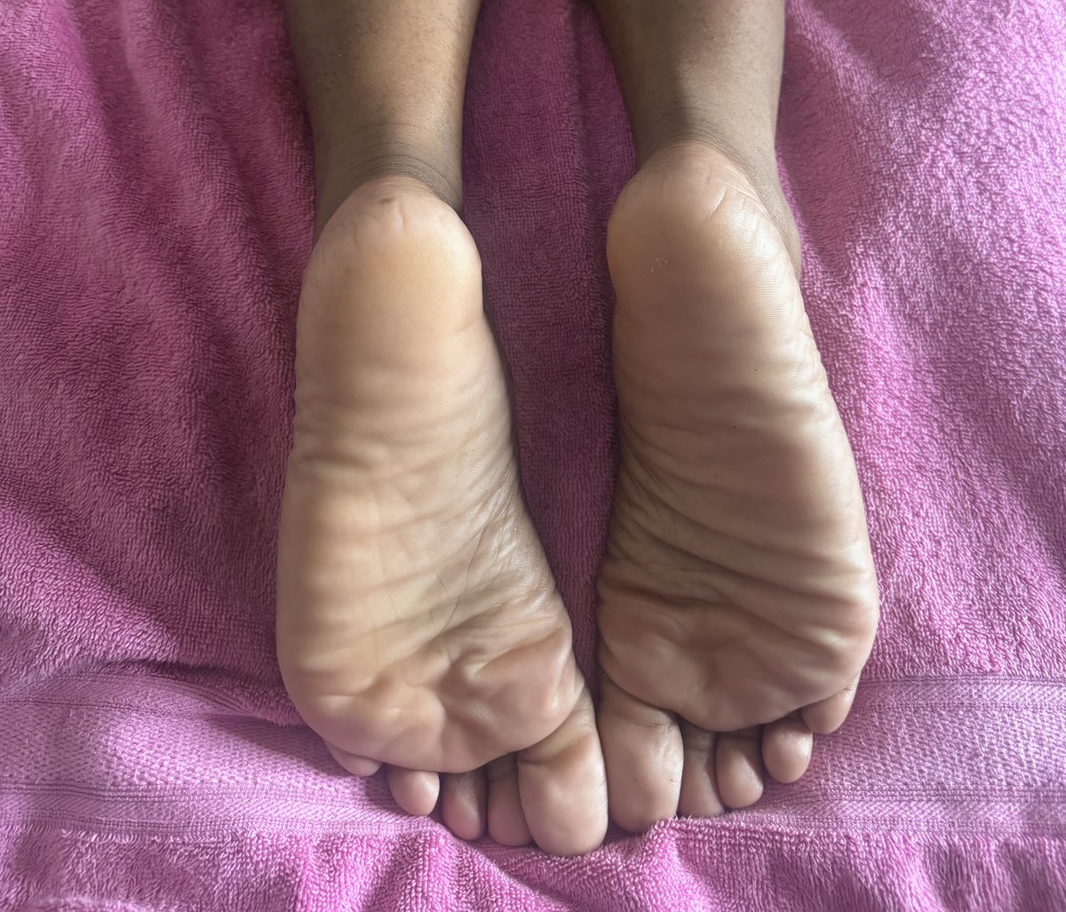 QueenMeMe98's tweet photo. Goodmorning feet lovers 💕🦶🏾😘

Footslave feetlover feetslave footlover socks feetworship  footworship  footboy toes soles feetboy ebony feet foot fetish feetjob footjob socks pink toes pedicure pretty feet feetpics selling https://t.co/U82efGg4bM