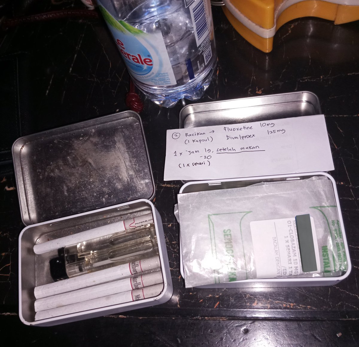 :⁠-⁠) tweet media