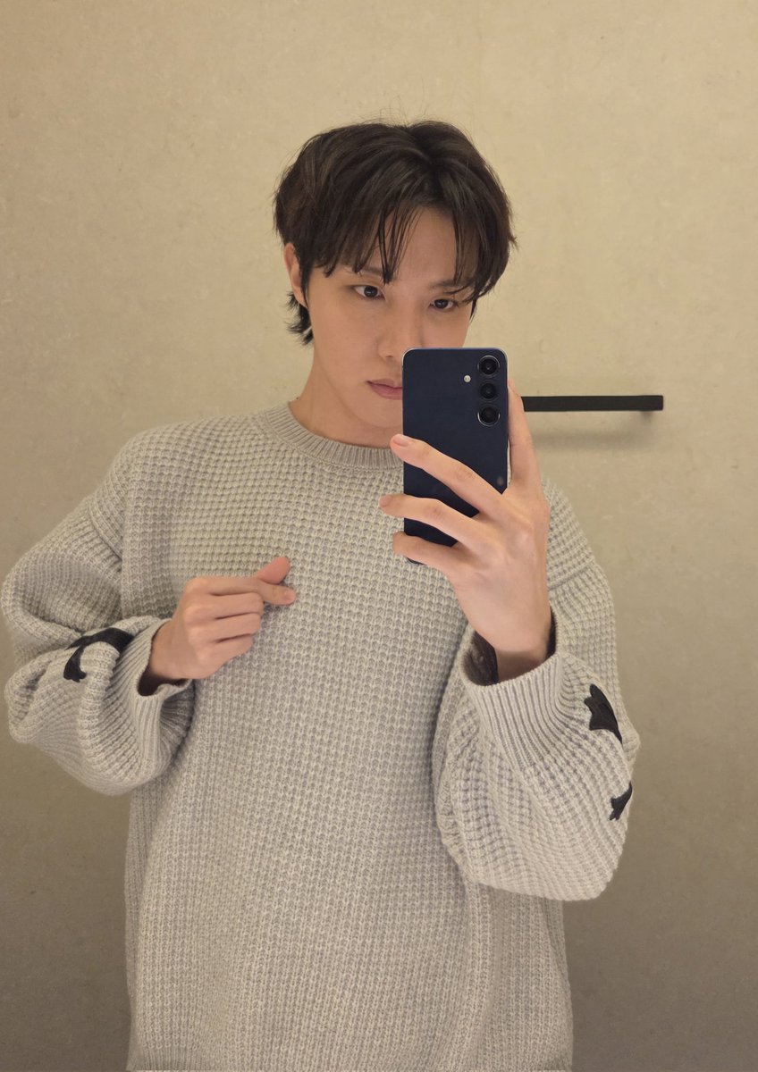Hobi_twt_7's tweet photo. It's a calm night. 🌃🫰🏼😘 https://t.co/n15h7gCDDd