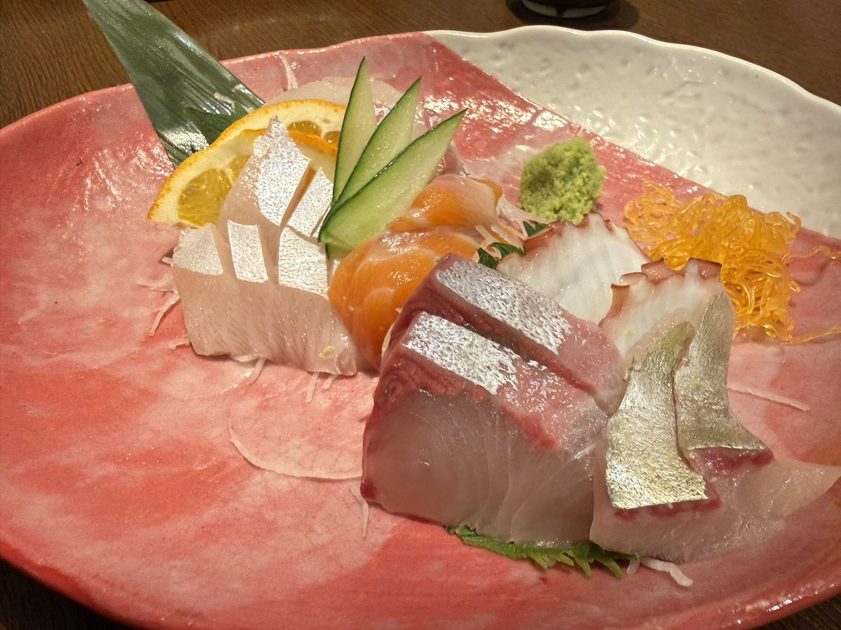 kita_q_man's tweet photo. 私も悩むことはあるさ。
今日だって飯が喉しか通らないよ。 https://t.co/pt5lqMLOJW