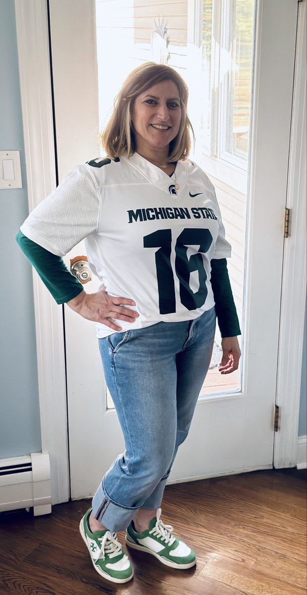 AngelaShaw09's tweet image. Bleeding Green then, now, and forever. 💚 So proud to be back in the colors, this time wearing my son's name on my back! Let's go, Adam! #16 #GoGreen #SpartanLegacy #ProudMom @Adam_Shawdawg