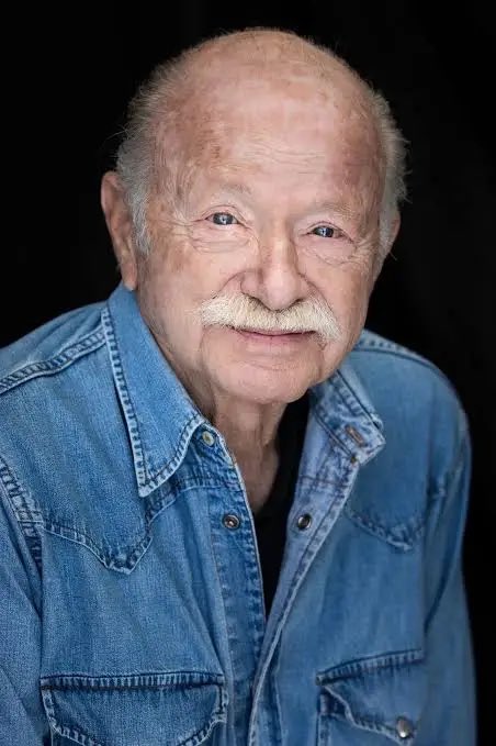 carmelosalvo's tweet photo. Ciao Gino!
Rinarrai un attimo senza fine!

#ginopaoli https://t.co/R64Thxh28l