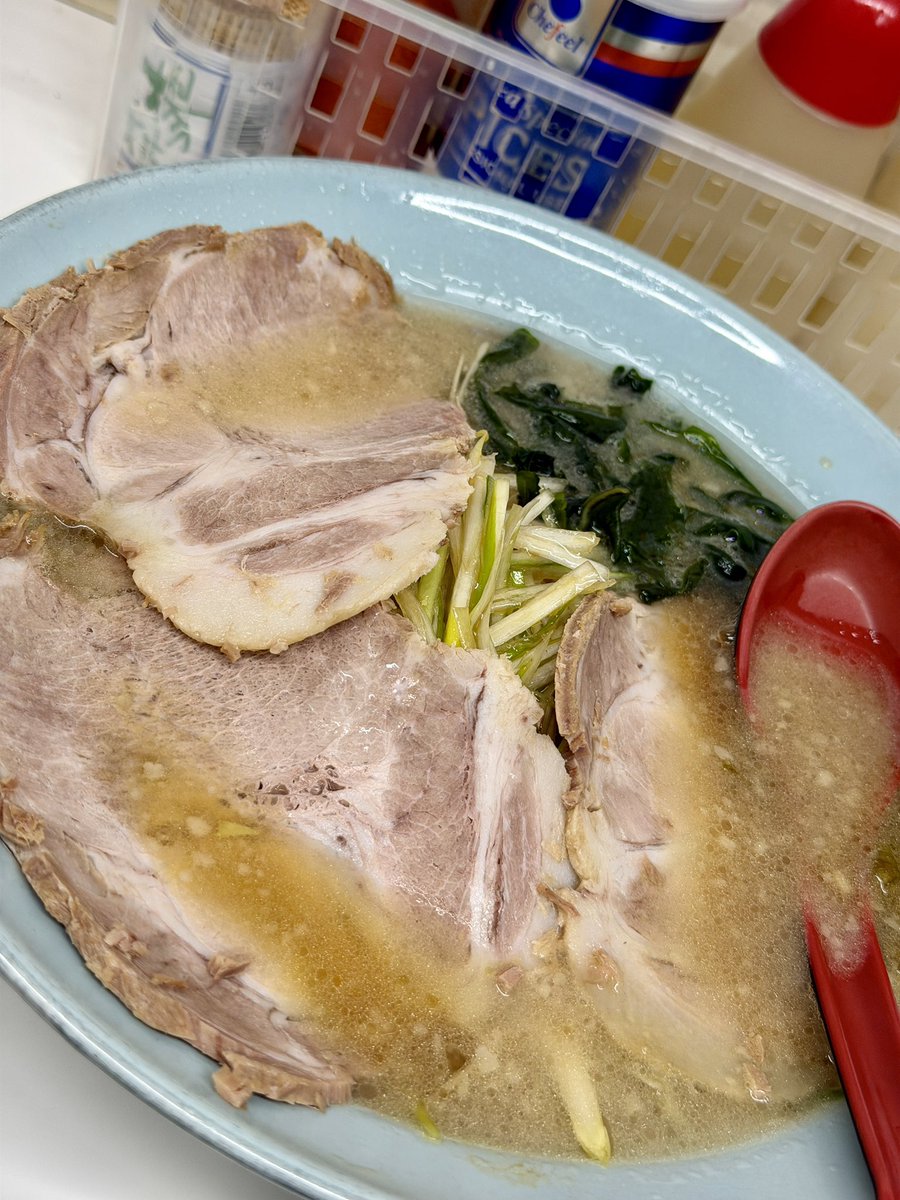 なんだかんだで30年近く行ってるラーメン"つばき食堂"

車で調布現場だったので20分ほど足を伸ばして久しぶりにネギチャーラーメン！

やっぱ美味しい🍜！！

#ラーメン　#つばき食堂