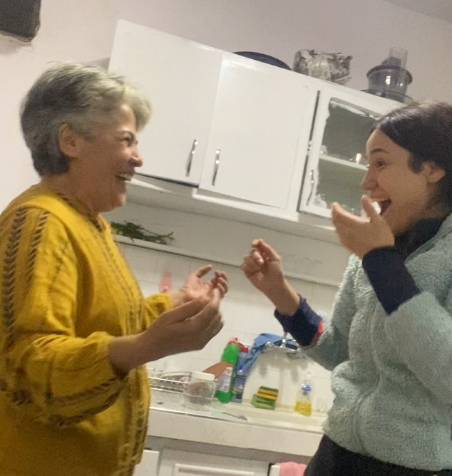 Aysunakbas73623's tweet photo. Sen bizim gülüşlerimizi çaldın Allah belanı versin ağzın kopsun Bidaha güleme şahıs 😭😭😭😭😭 https://t.co/5OpL9Mo8CM