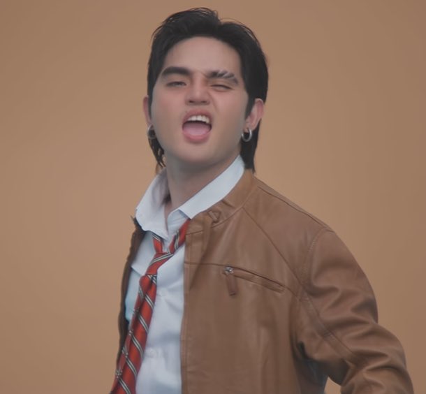 jia | certified justinator 🍭 tweet media