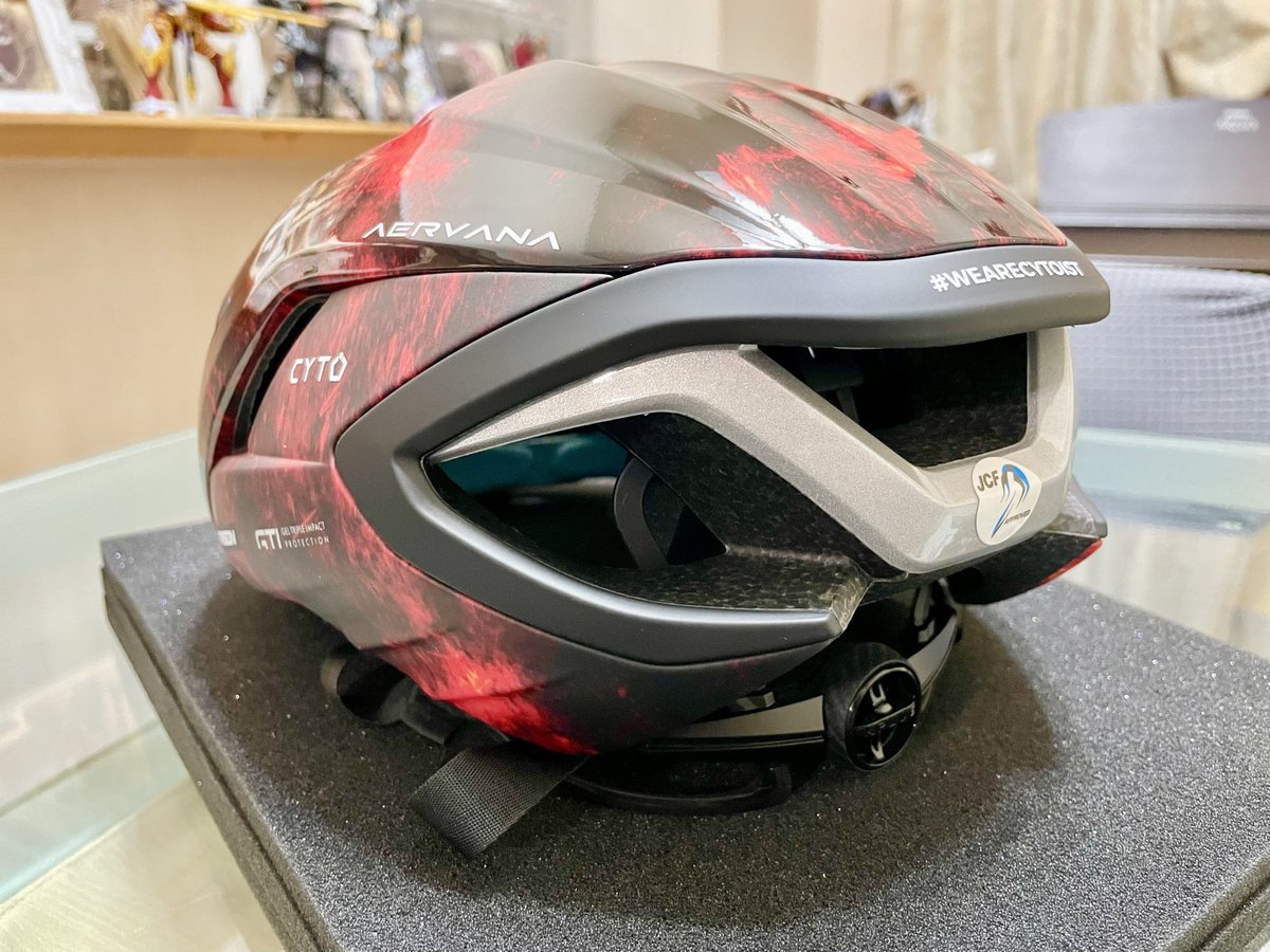 tomatti0806's tweet photo. MY NEW GEAR✨
#名古屋サイクルスポーツデイズ でクーポンコードゲットで購入したヘルメット♬
#エアロ 効果が得られるほど走れませんが見た目とフィット感で少し高いけど満足👍🏻
気づけば3年超えて使ったみたいだし良き買い物でした😄
#KPLUS https://t.co/eRTjseE72V