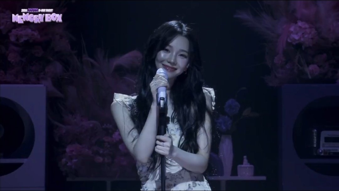 Tiyatira7's tweet image. hey kenapa n orang cantik bangettt😭🫰🏻

KARINA MEMORY BOX 
#KARINA_BDAY_PARTY