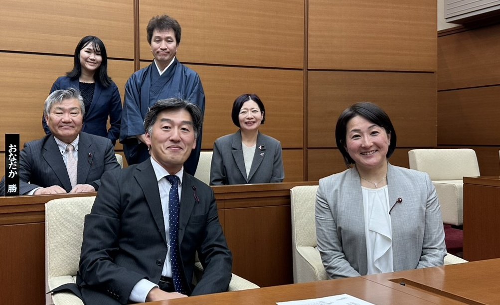 KumadaTomoko's tweet photo. 板橋区は本日第一回定例会の最終日でした。予算が可決。私は討論に立たせていただきました。
4月からは、10年先を見据えた新たな計画がスタートします！
写真は会派のメンバーです。 https://t.co/US32jAdVHi