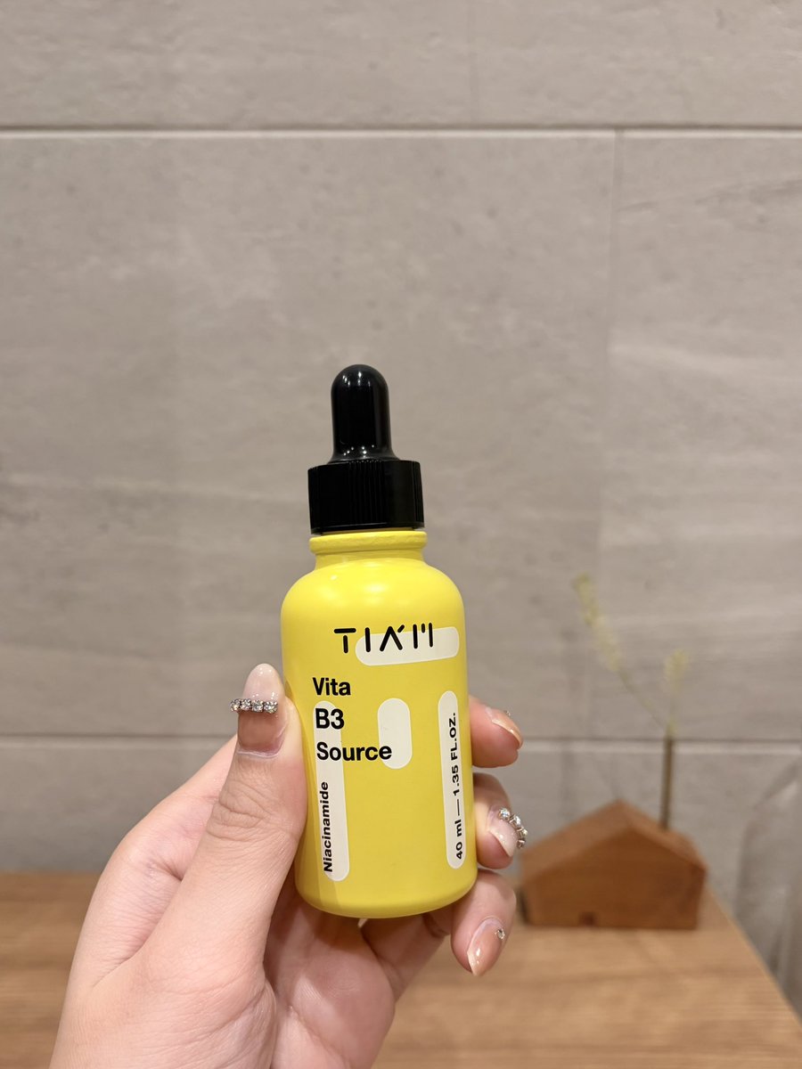 michi_okm's tweet photo. 話題の"ビタB3ソース"正直レビュー🧡

ナイアシンアミド配合でトーンアップ・キメ・潤い効果が✨
サラサラしてるけど、お肌に塗るとしっとり！少しベタつく感じもあるから、私は夜に使用！翌朝からキメが整った感じがしたよ🫢
使い続けて美肌目指してこ🎶

#PR #TIAM #ビタB3ソース #ナイアシンアミド https://t.co/9fw7FkS1Tz