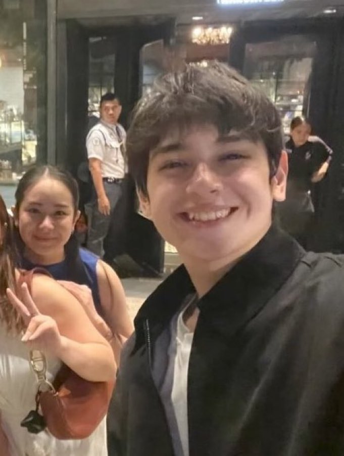 heolway's tweet image. team real #realtime