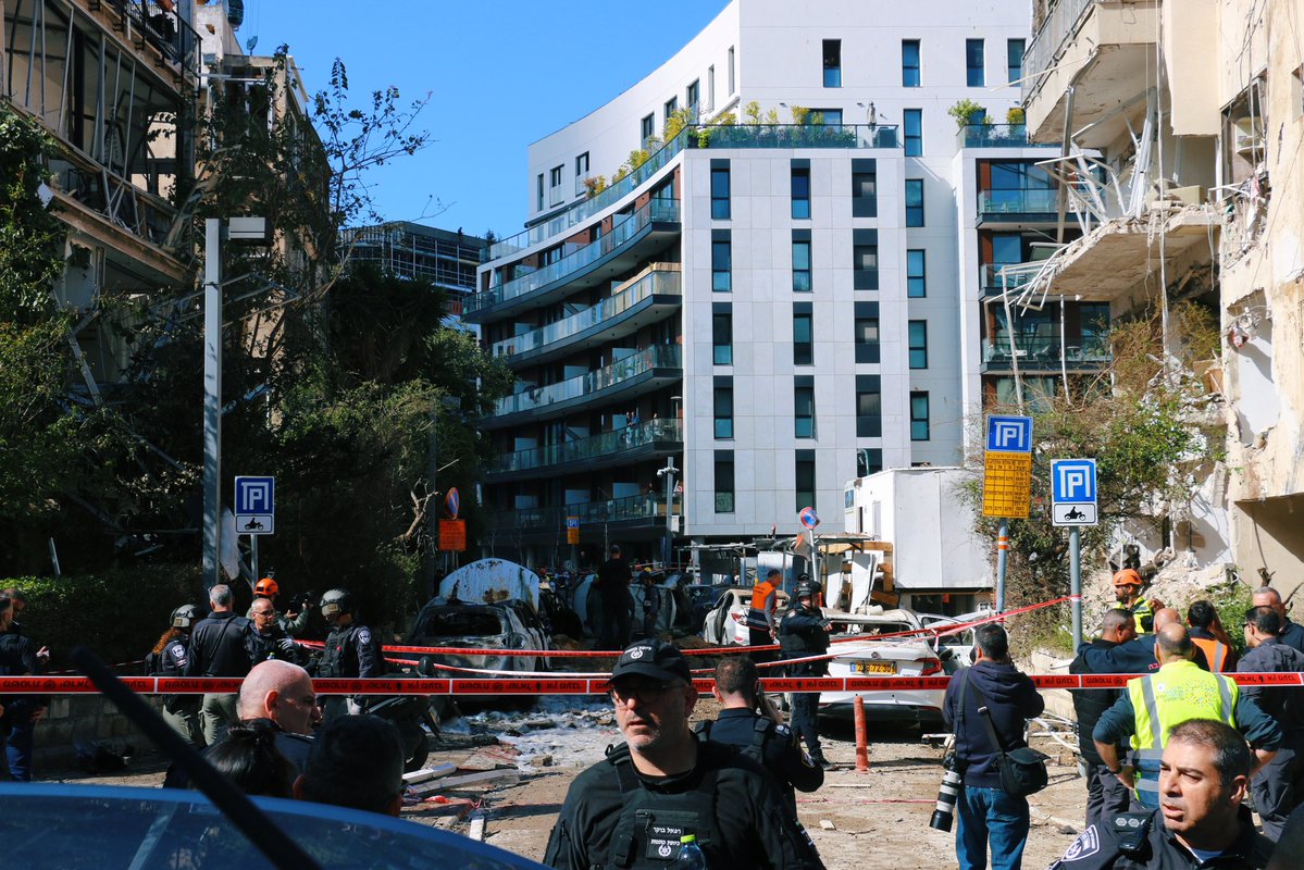 Experience Humans tweet media