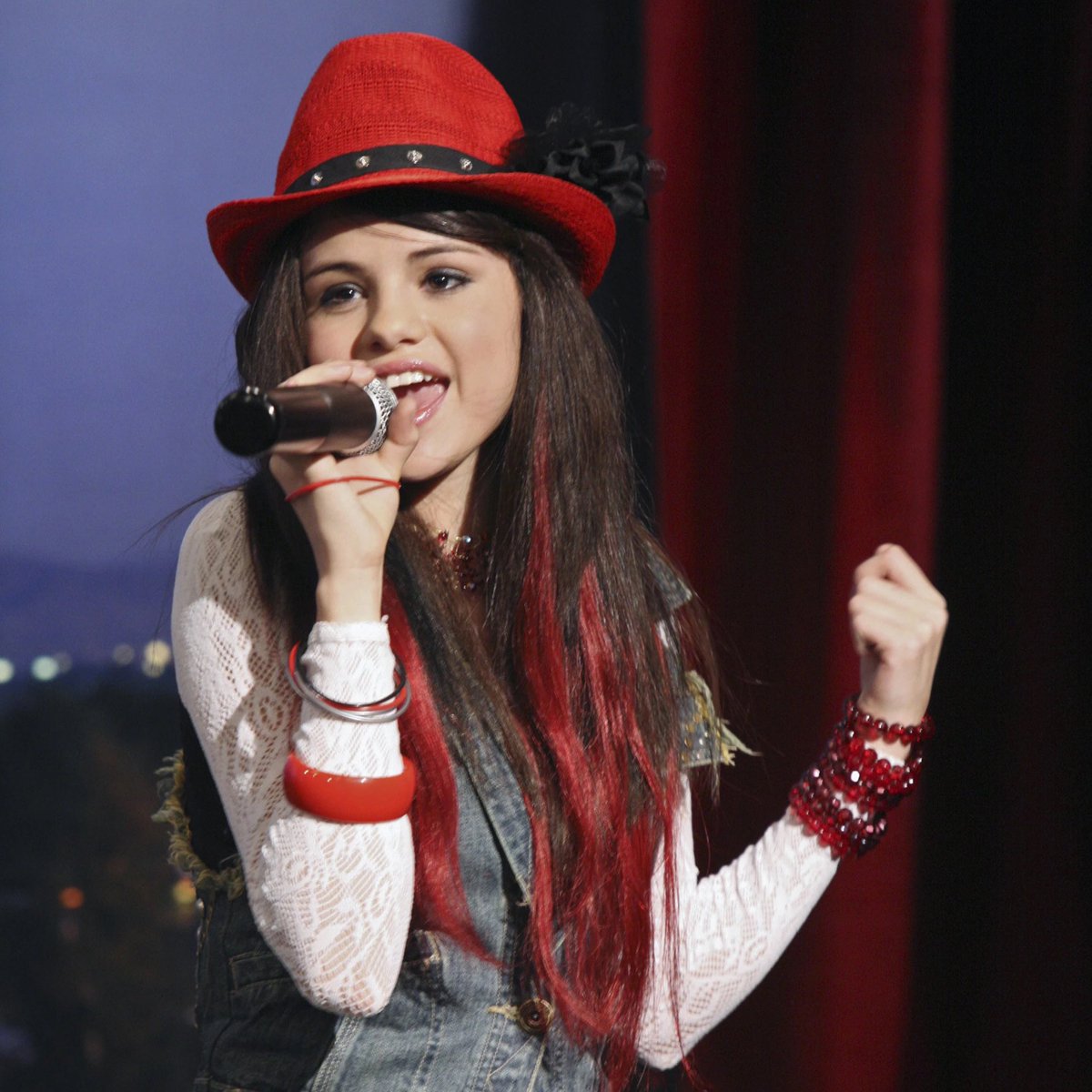 selenasherare's tweet photo. how i met her                    still with her https://t.co/dAHqf1bqCz