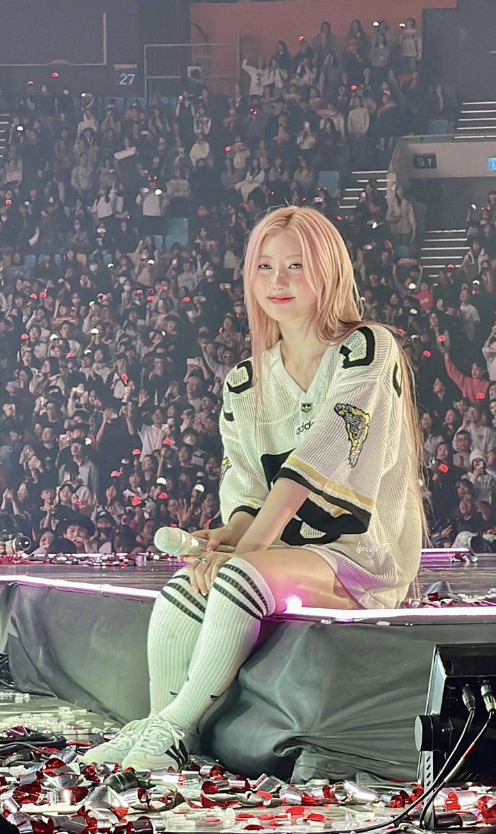 lioraᱬ tweet media