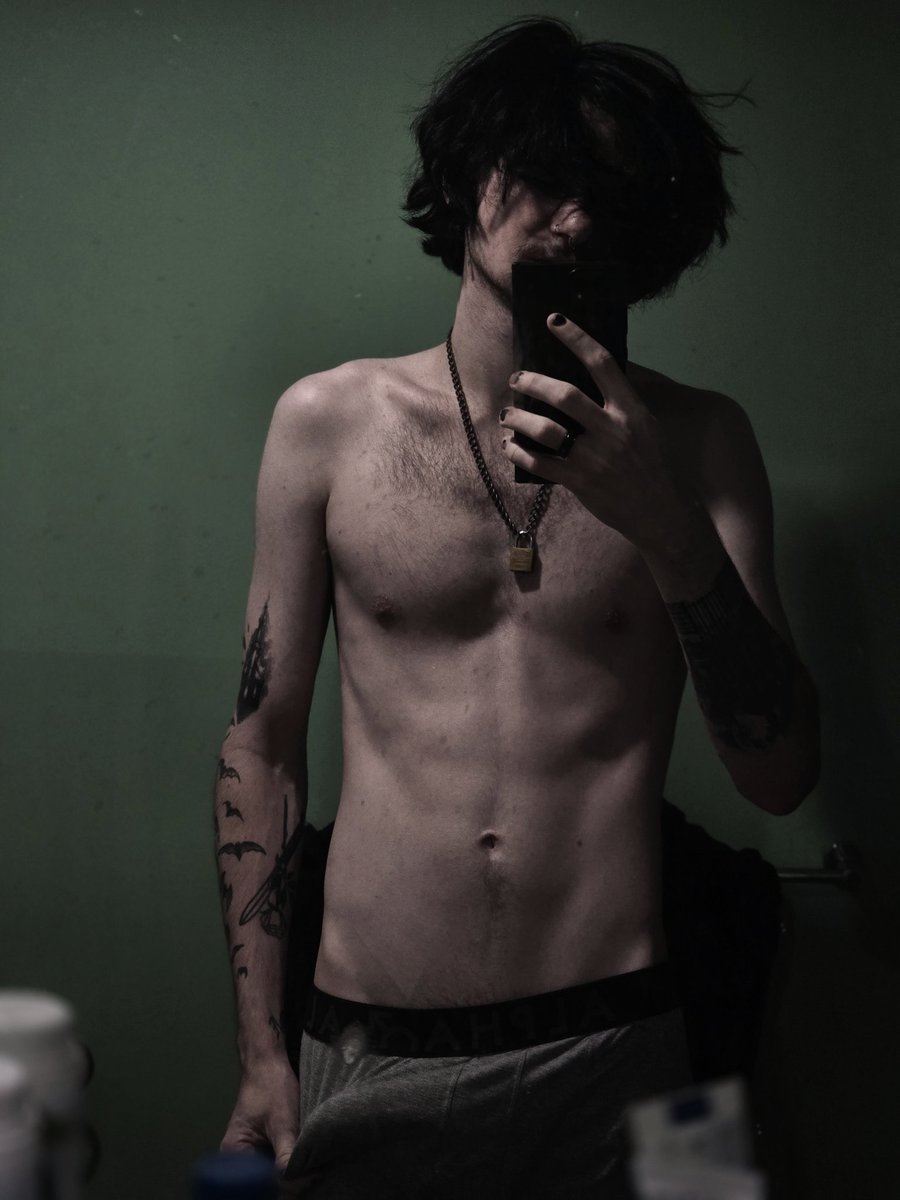 Deadfred8bread tweet media