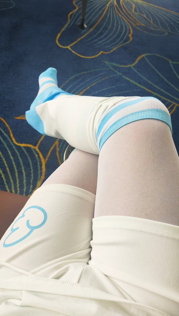 laRomora tweet media