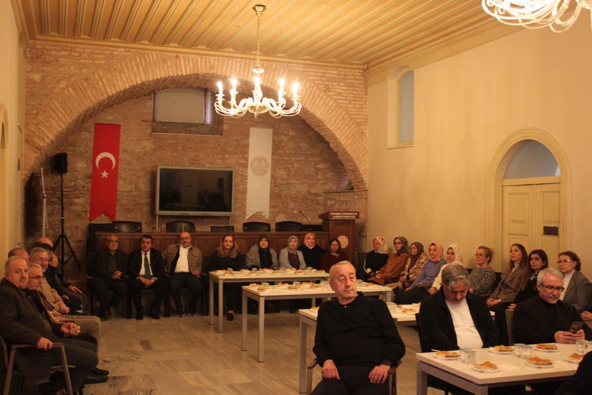 istnbulilahiyat's tweet photo. Fakültemizde akademik ve idari personelin katılımıyla bayramlaşma programı gerçekleştirildi.
Dekanımız Prof. Dr. Yaşar Düzenli’nin bayram tebriğiyle başlayan program, Doç. Dr. Mustafa Demirci ve ekibinin musiki dinletisiyle devam etti. https://t.co/PKYNdwORCY