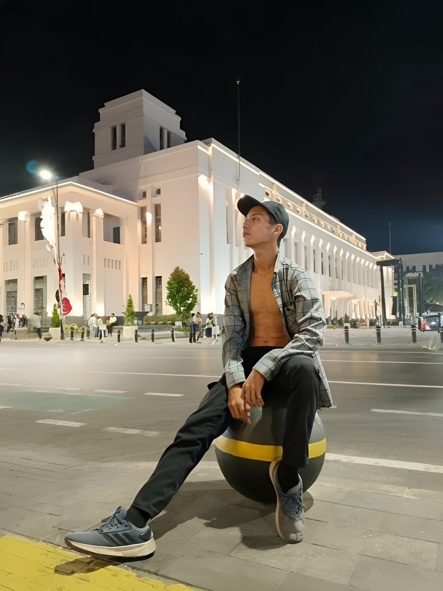 ℤ𝔼𝕀ℝℕ𝕆𝕍ℤ tweet media