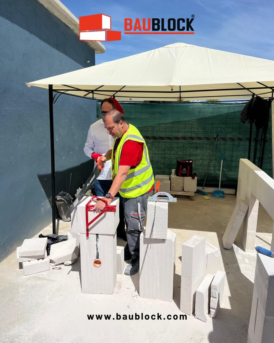 Baublock tweet media