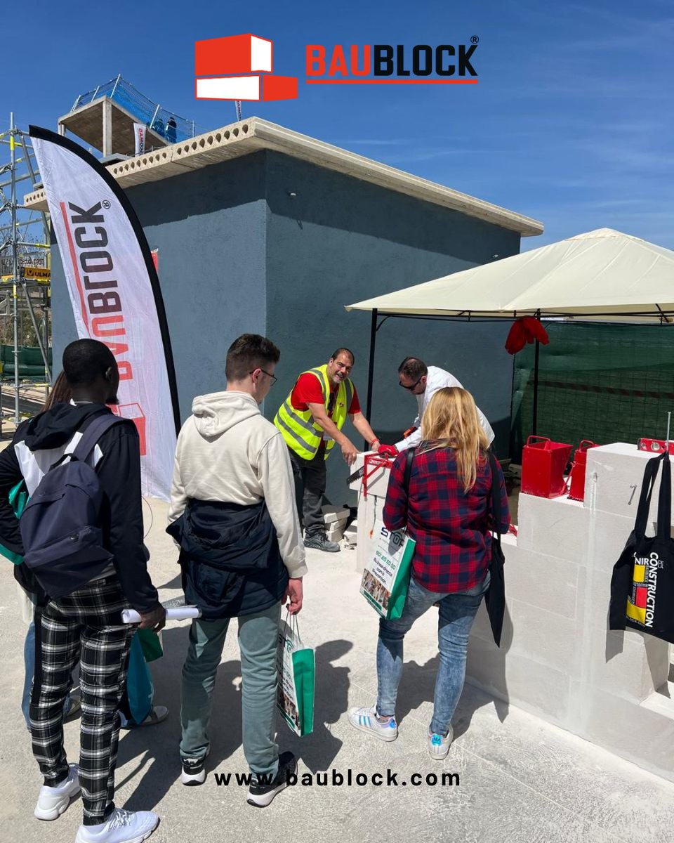 Baublock tweet media