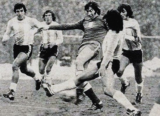 NicoFernandezBB's tweet image. 📅 Las #efemérides del 24/3 👇

🏆 Primer partido entre argentinos en la Copa 
😇 Murió Renato #Cesarini
🎂 Nació el "Chelo" #Delgado
🇦🇷 Mientras ocurría el Golpe Militar, la Selección jugó en Polonia
🔟 Último encuentro de #Maradona en #Napoli

🔎 Mirá: bit.ly/397vcI4